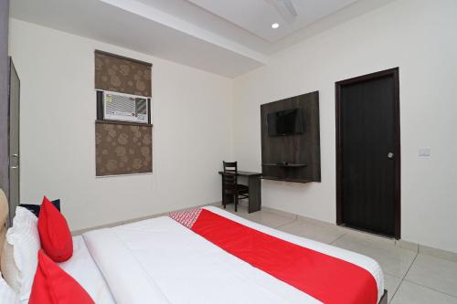 Oyo 12472 Hotel Galaxy 