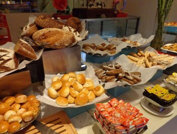 Grand Aga Hotel (گرند آگا هتل) Food and Drink