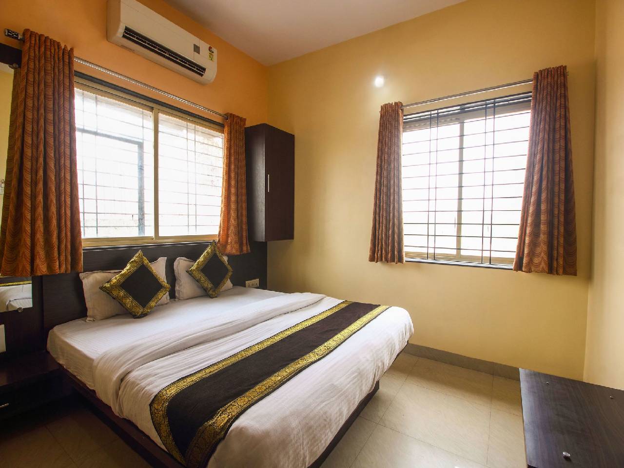 Oyo 12355 Hotel New Jagdamba Lodging 