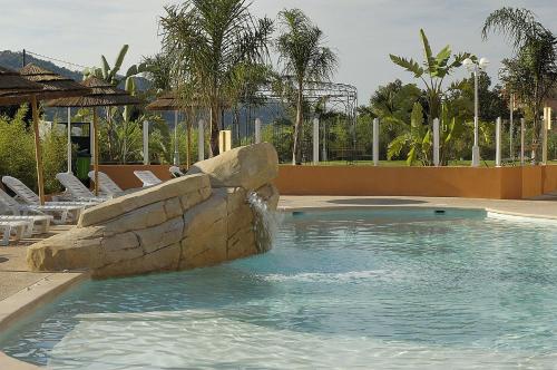 Hotel Lou Castelet (هتل لو كاستلت) 
