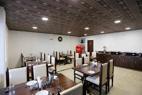 Oyo 8989 Hotel Raj 