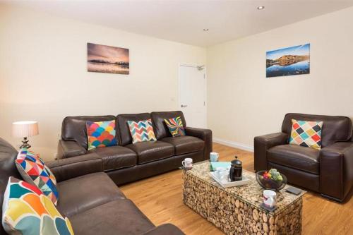 Lake Road Apartment 