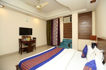 Oyo 8876 Hotel Sarthi Guestroom