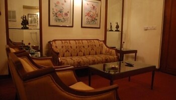 Royal Inn Living Area