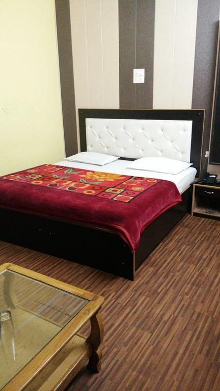 Hotel Ashok (هتل آشوك) 