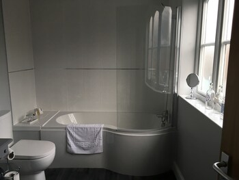 The Bluebell Inn And Lodge Bathroom
