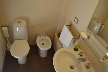 Etna Akmè Bathroom