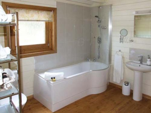 Cropvale Lodge 