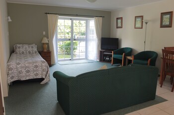 Ash Grove Boutique Motel Guestroom
