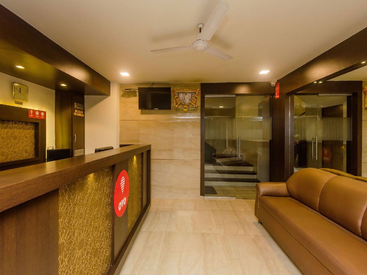 Oyo 8207 Vashi 