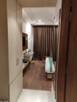 Hotel Maple Grand Guestroom
