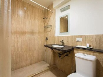Merriment Hotels By Ecom Mechanics Bathroom