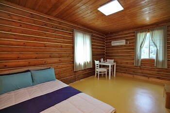 Muju Moon River Pension Guestroom