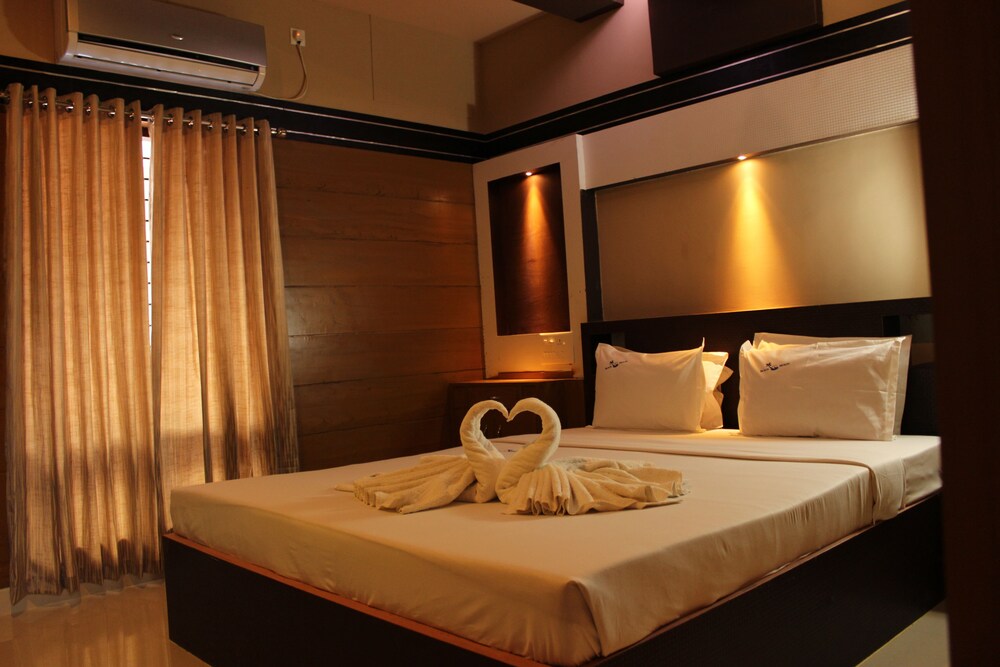 Black Beach Resort Guestroom