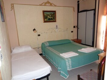 Hotel Ristorante Pizzeria Le Voilier Guestroom