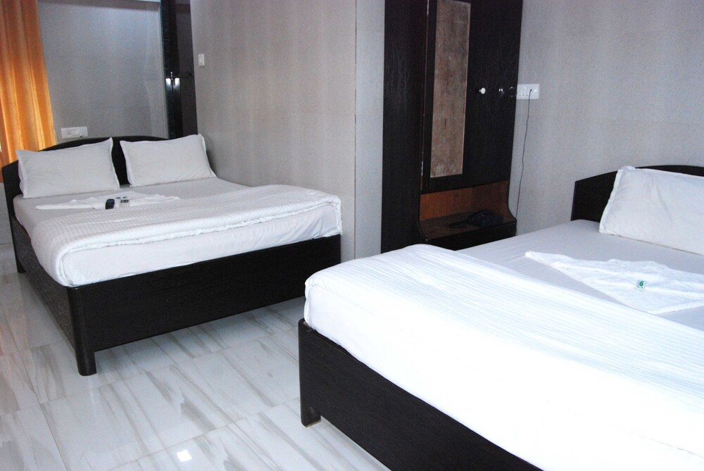 Hotel Holiday Inn (هتل هالیدی این) Guestroom