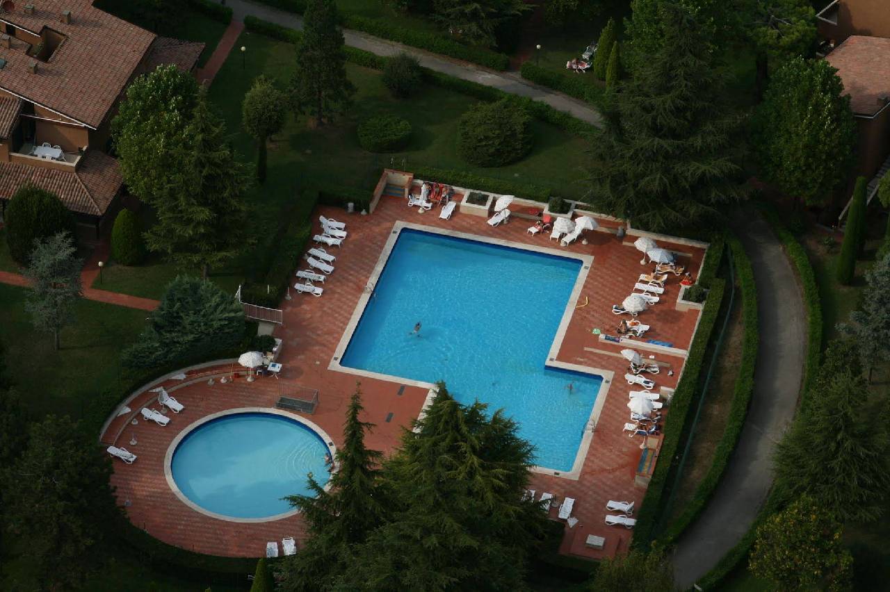 Appartamenti Punta Grò (آپارتامنتی پونتا گرò) 