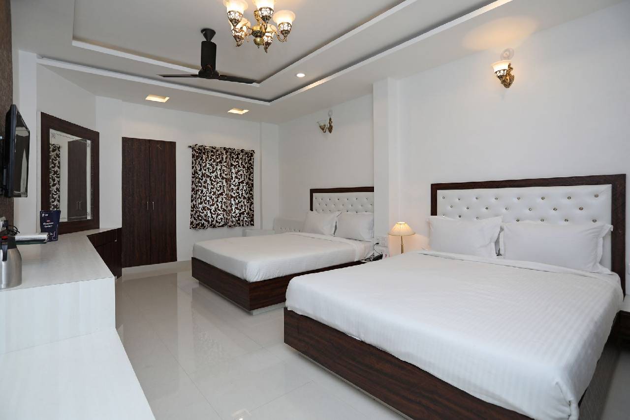 Oyo 3942 Hotel Baba Palace (اویو ۳۹۴۲ هتل بابا پالاس) 
