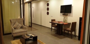 Zondela Inn Luxury Apartments Guestroom