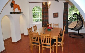 Toll House Emsworth 37078 In-Room Dining
