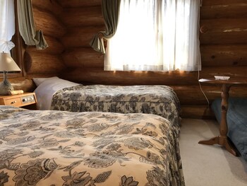 Mori No Log Hotel Kamloops Guestroom