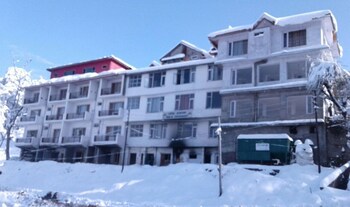 Adb Rooms Hotel Patnitop Hotel Front