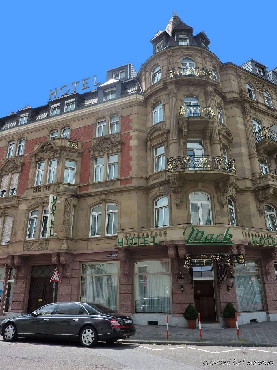 Hotel Mack (هتل ماک) 