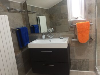 Regency Guesthouse Manchester Bathroom
