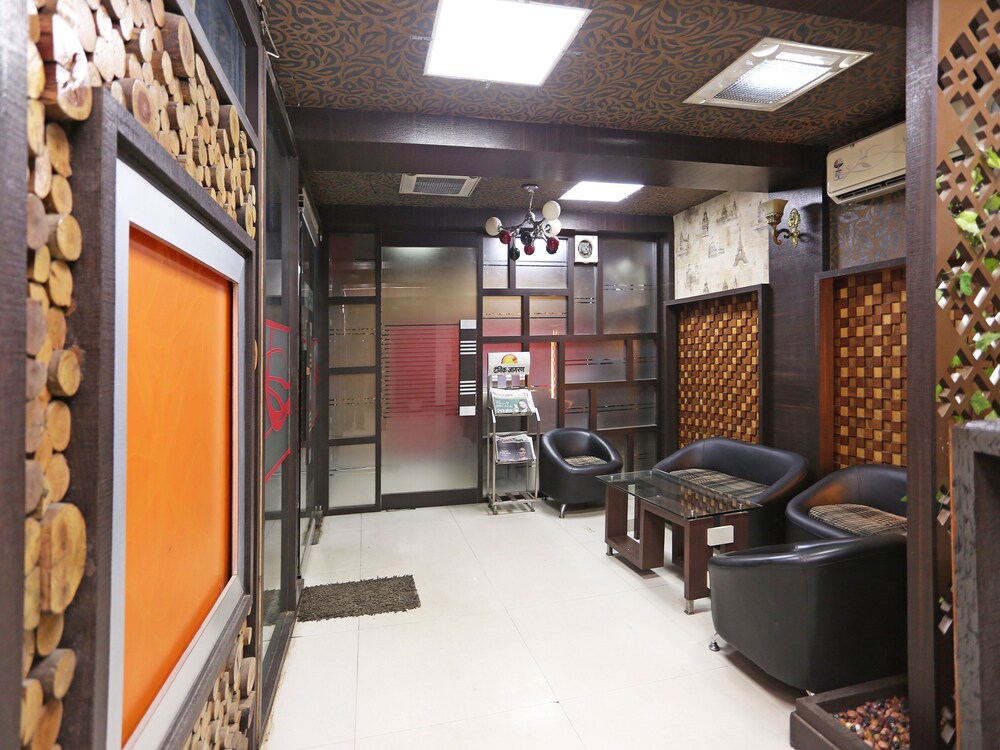 Oyo 4312 Hotel Park Street Lobby