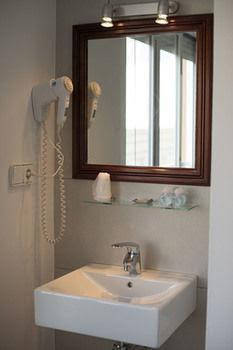 Hostal Y Apartamentos Ripoll 