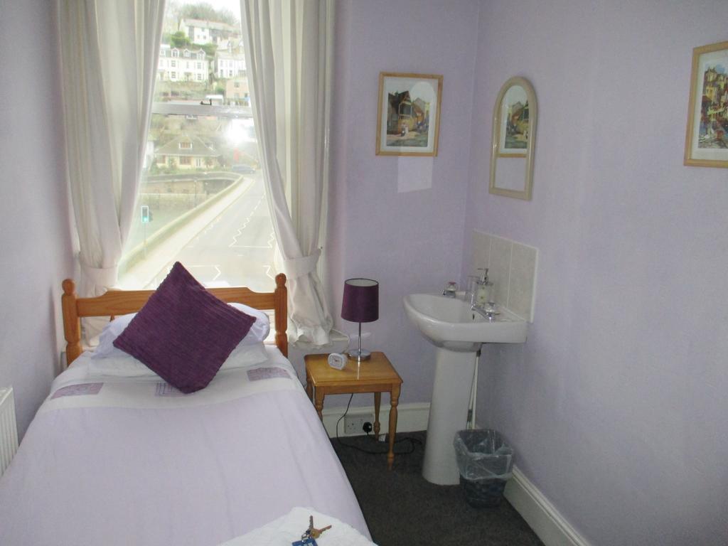 Bridgeside Guest House B And B 