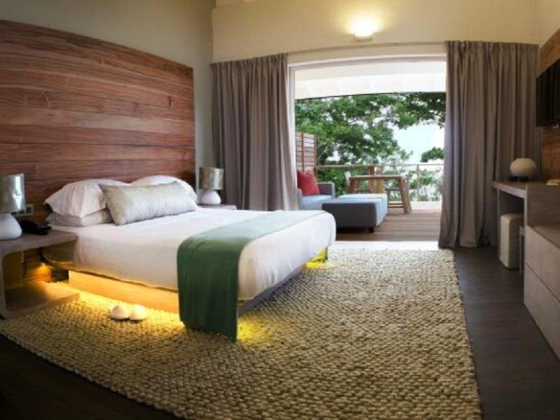 Carana Beach Hotel (كارانا بیچ هتل) 