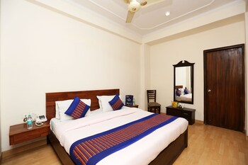 Oyo 8876 Hotel Sarthi Guestroom