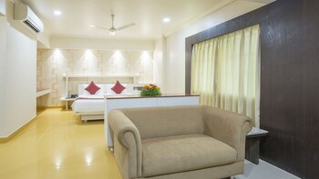 Sai International Hotel Guestroom