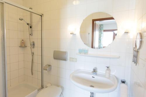 Guesthouse 329 (گست هاوس ۳۲۹) 