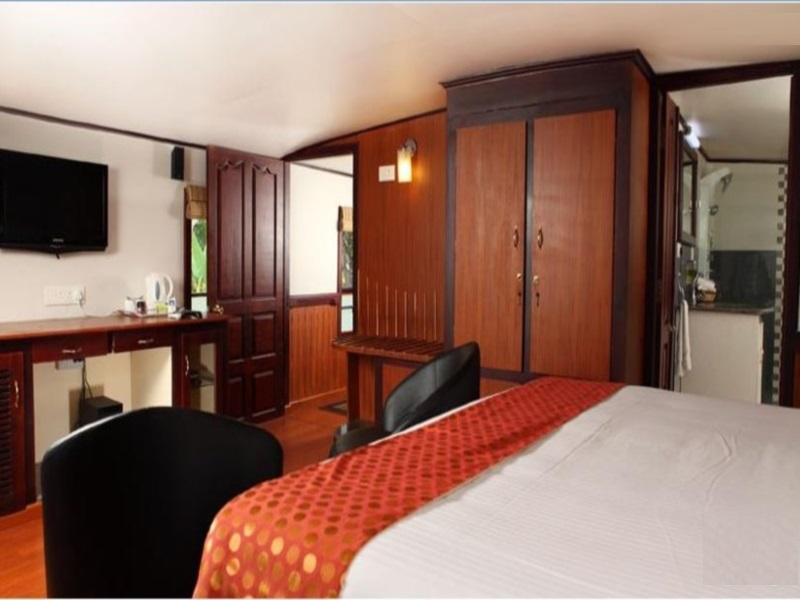 Grand Nirvana Jacuzzi Super Luxury Premium House Boat 