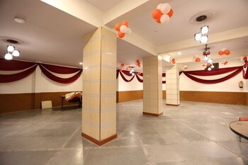 Oyo 8876 Hotel Sarthi Banquet Hall