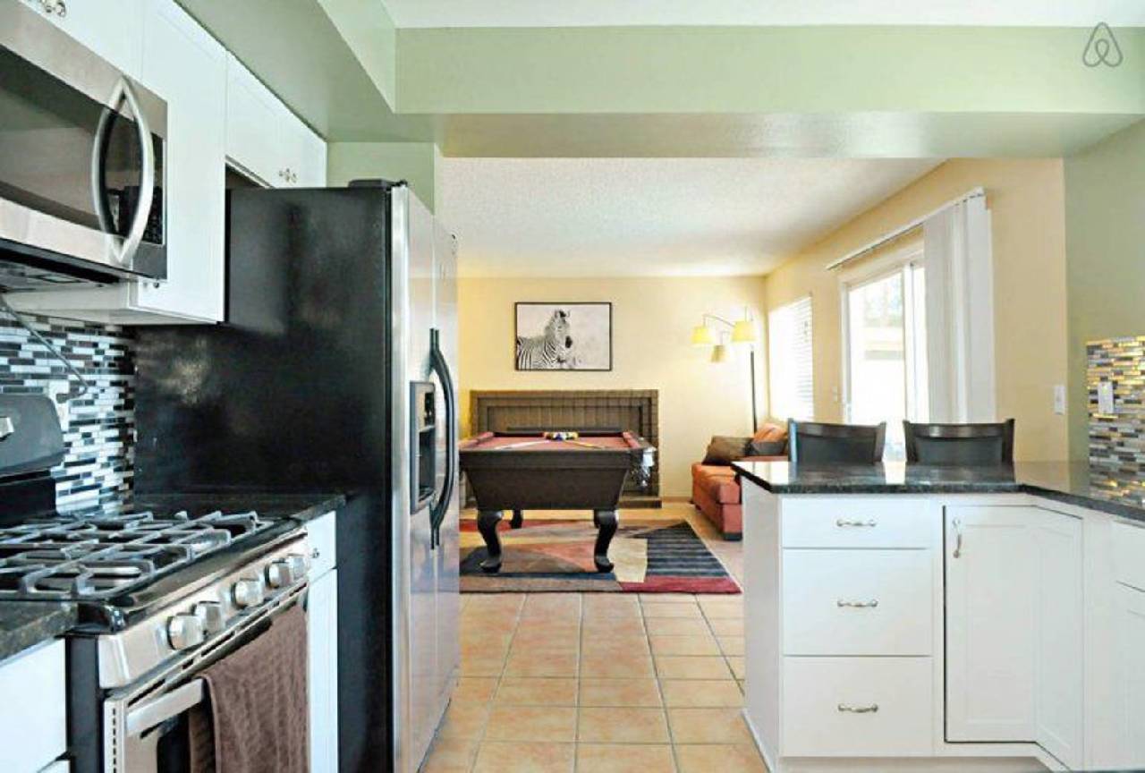 Luxury 4br 8min To Las Vegas Strip (لاکچری ۴بر ۸مین تو لاس وگاس استریپ) 