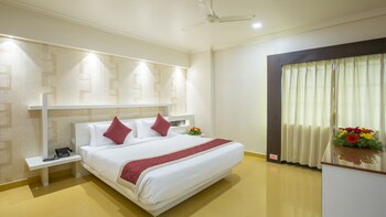 Sai International Hotel Guestroom
