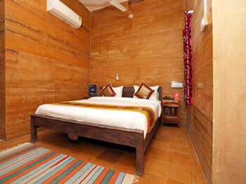 Oyo 3415 Hotel Heera Court Guestroom