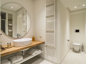Relais San Giuliano Bathroom