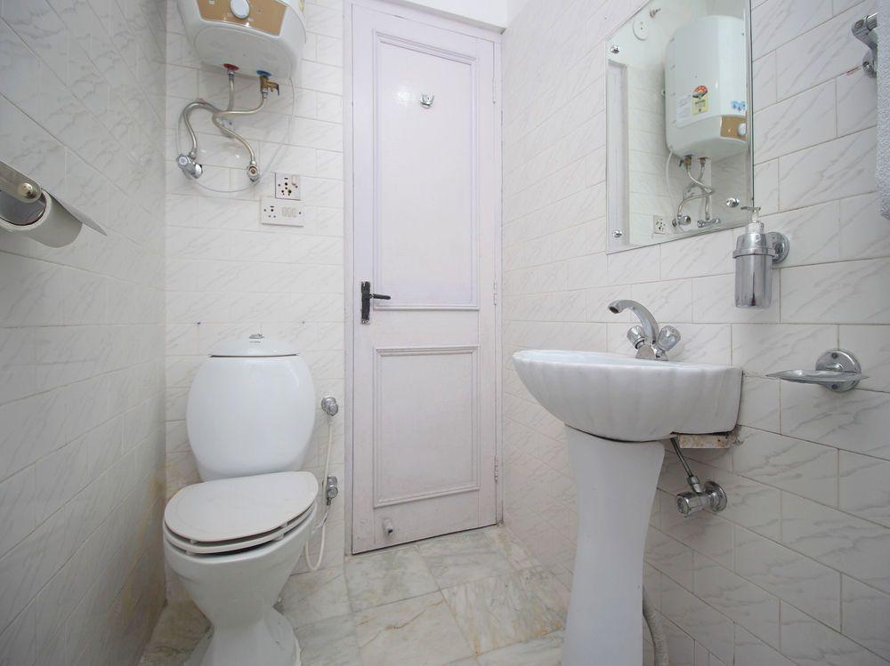 Oyo 9331 Hotel White House 
