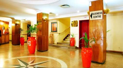 New Ambassador Hotel z
