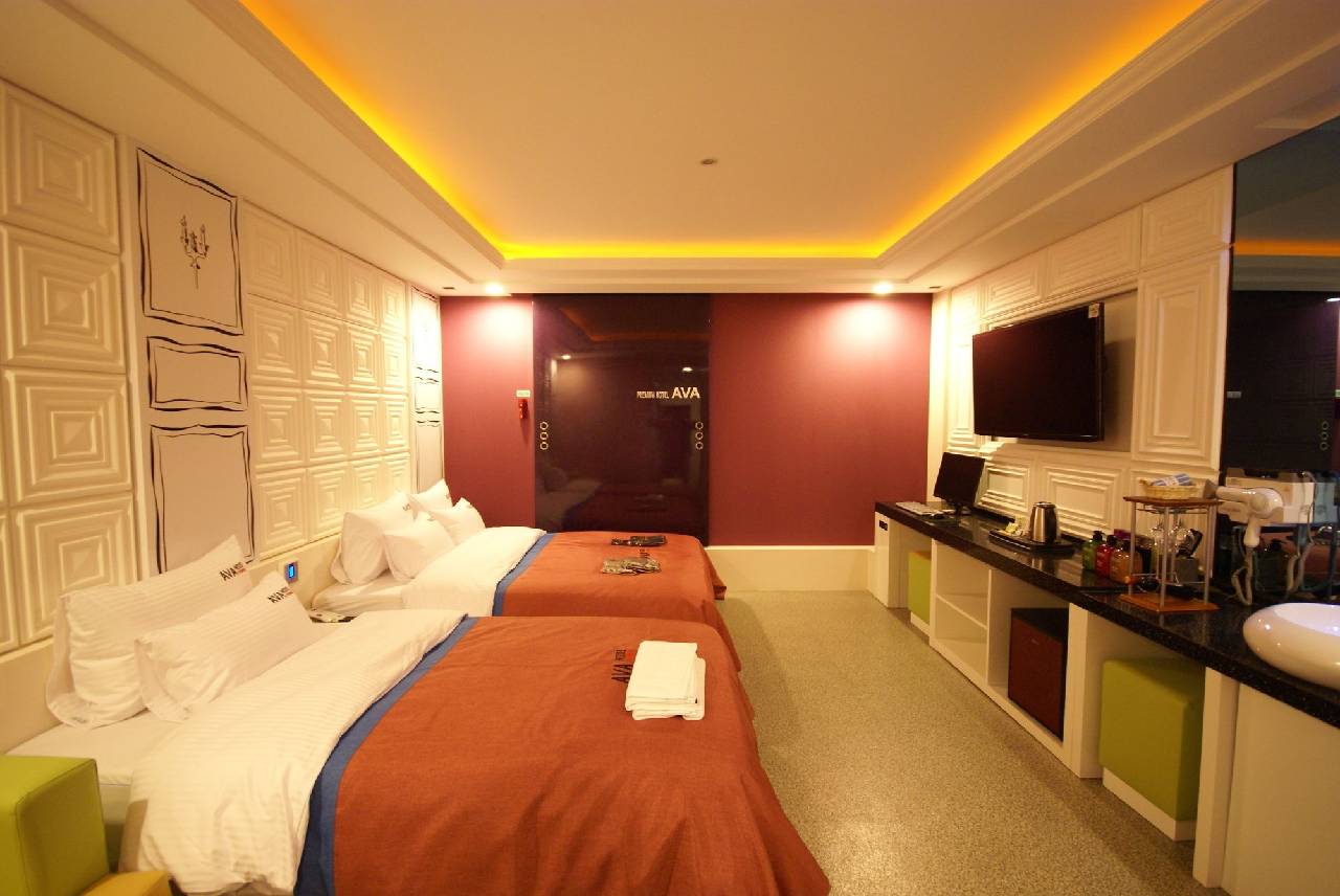 Ava Hotel Changwon (آوا هتل چانگوون) 