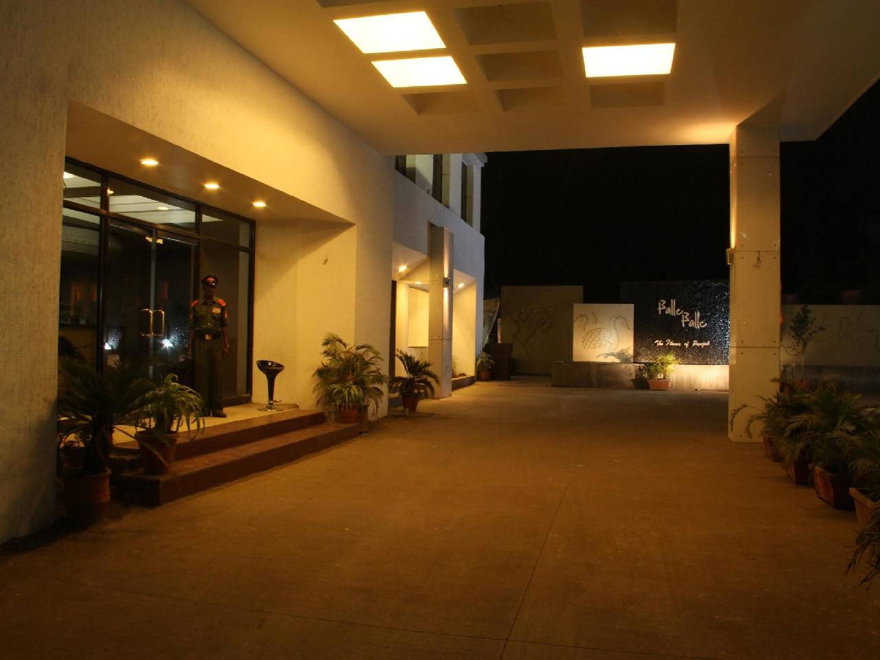 Oyo 2037 Hotel Manor 