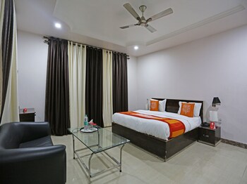 Oyo 4635 Sheetal Hotel Guestroom