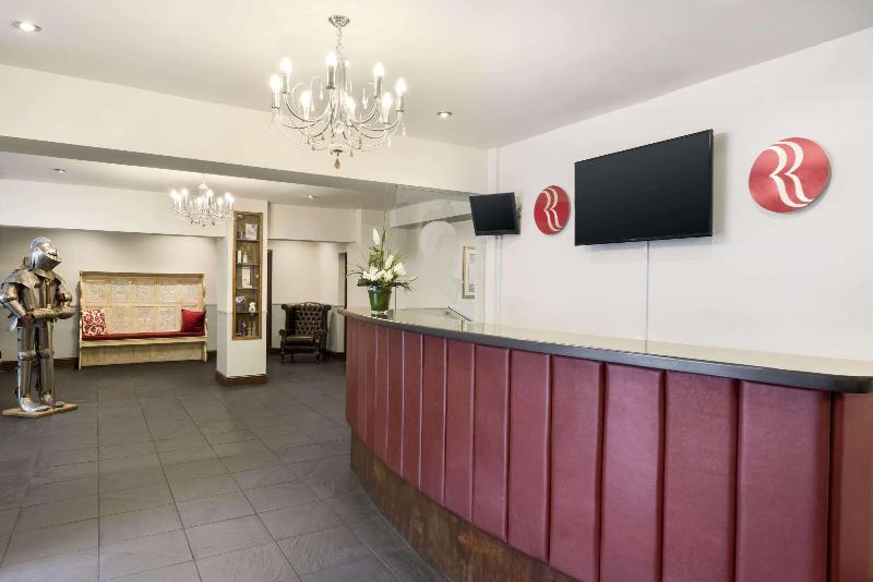 Ramada Resort Cwrt Bleddyn Hotel & Spa (رامادا ریزورت كورت بلدین هتل و اسپا) Lobby