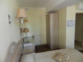 Rus Hotel Guestroom