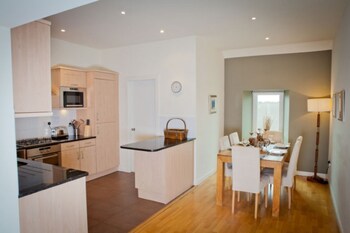 West Fenton Court (وست فنتون كورت) In-Room Kitchen
