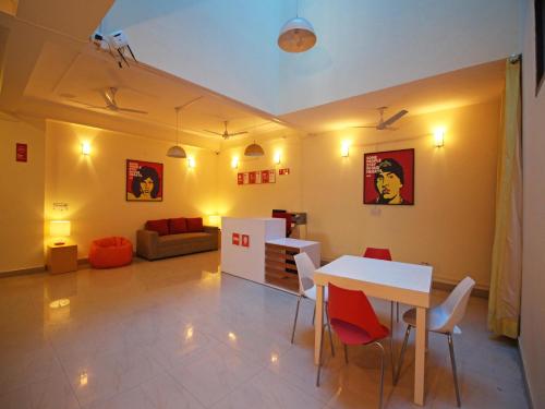 Oyo Flagship 140 Noida Expressway Boulevard Hotel Description